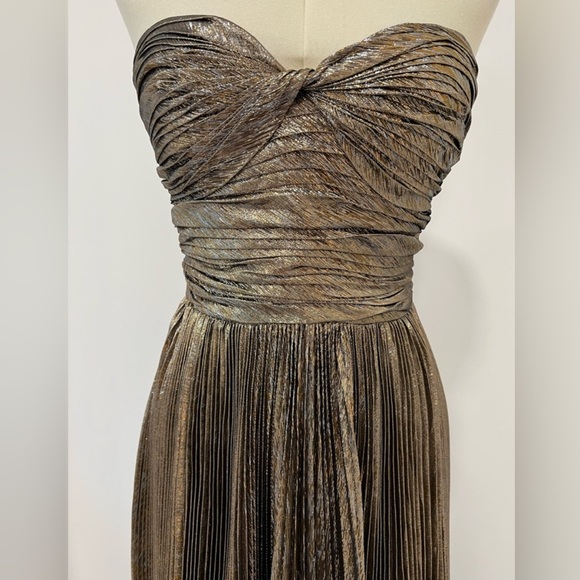 Oscar De La Renta Strapless Ruched Lamé Gown Size 6 - Picture 7 of 11